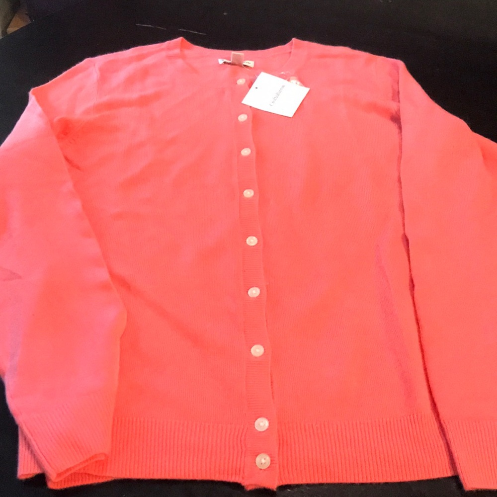 NWT Med/ Lge Wms Coral Button - Down Sweater 🌺❤️